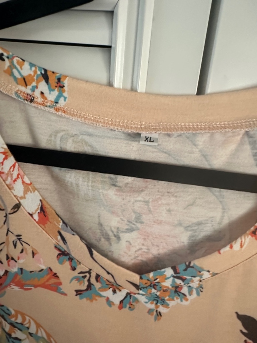 Peach Floral V Neck Short Sleeve Top Size XL - Picture 5 of 6
